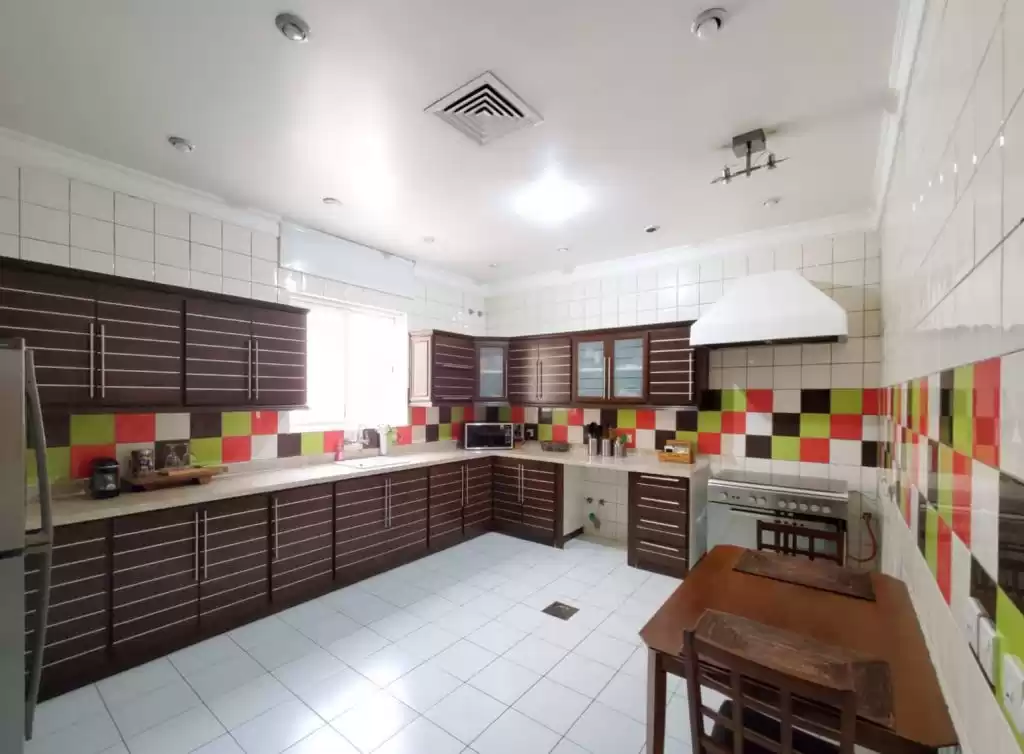 住宅 就绪物业 4 间卧室 U/F 公寓  出租 在 科威特 #23632 - 1  image 
