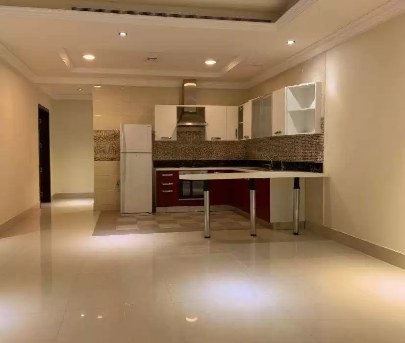 سكني عقار جاهز 2 غرف  غير مفروش شقة  للإيجار في الكويت #23657 - 1  صورة 