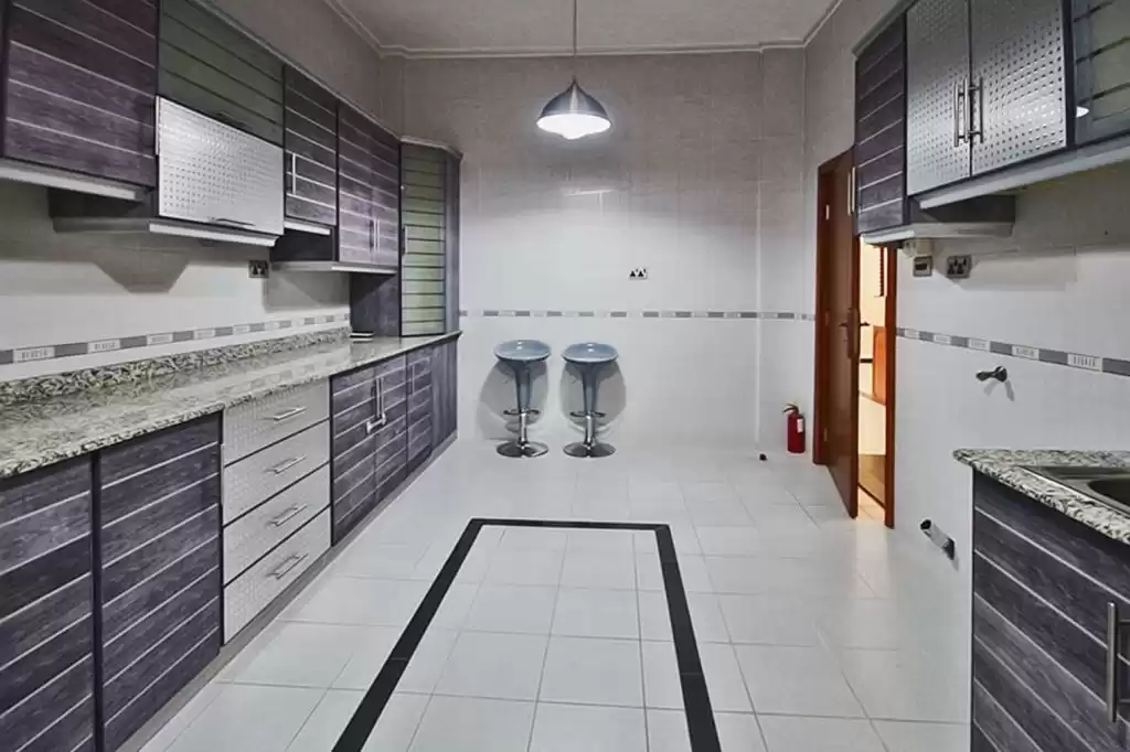 Residential Ready Property 2 Bedrooms U/F Apartment  for rent in Kuwait #23688 - 1  image 