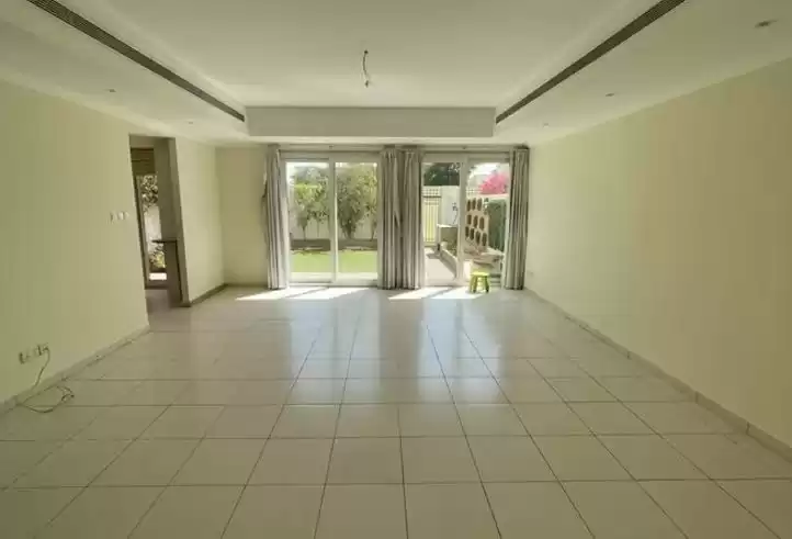 Residential Ready Property 4 Bedrooms U/F Standalone Villa  for rent in Dubai #23729 - 1  image 