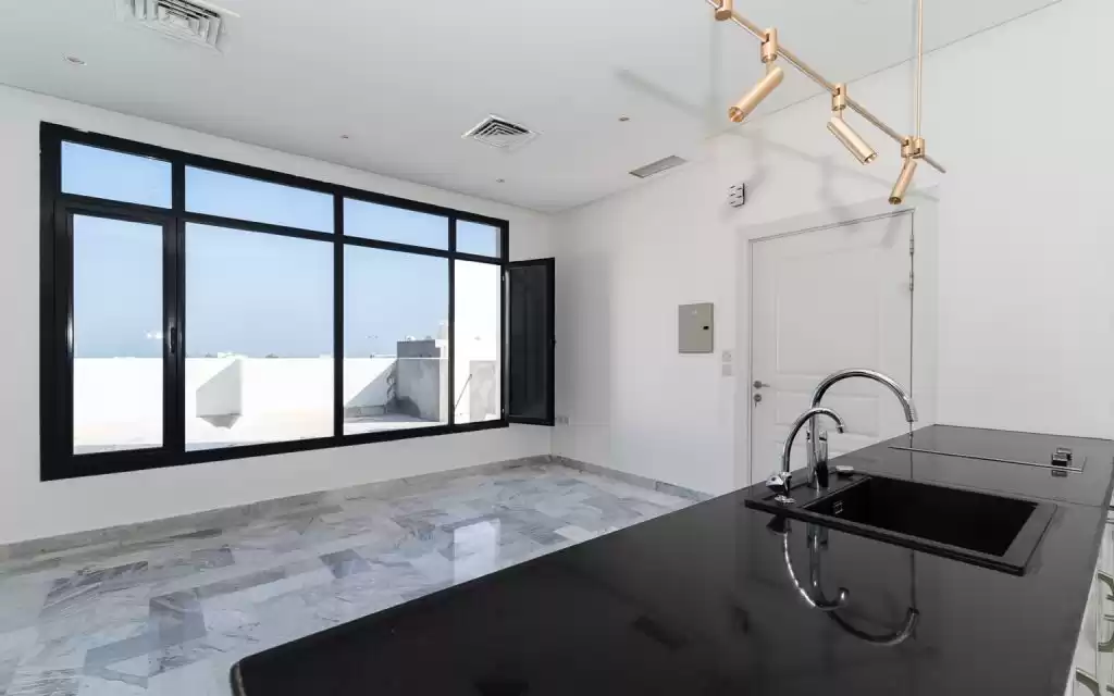 Residential Ready Property 2 Bedrooms U/F Apartment  for rent in Kuwait #23739 - 1  image 
