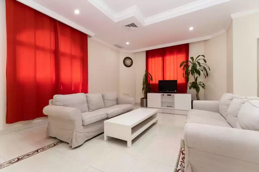 سكني عقار جاهز 5 غرف  نصف مفروش شقة  للإيجار في الكويت #23741 - 1  صورة 