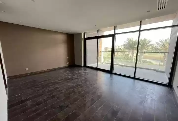 سكني عقار جاهز 5 + غرفة خادمة غير مفروش فيلا  للإيجار في دبي #23762 - 1  صورة 