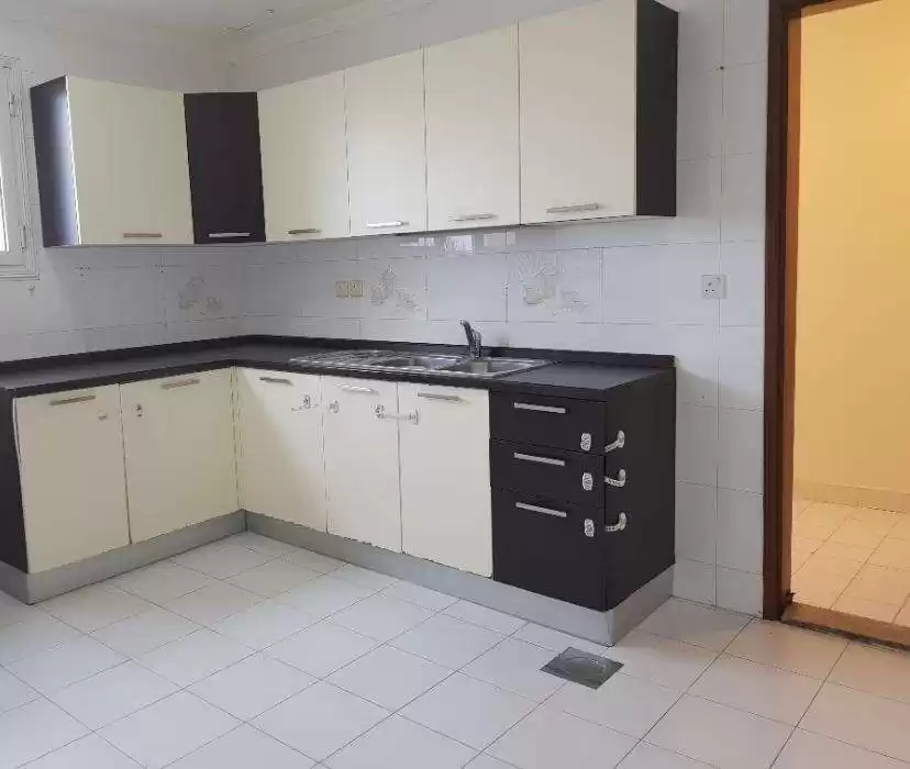 Résidentiel Propriété prête 2 chambres U / f Appartement  a louer au Koweit #23763 - 1  image 