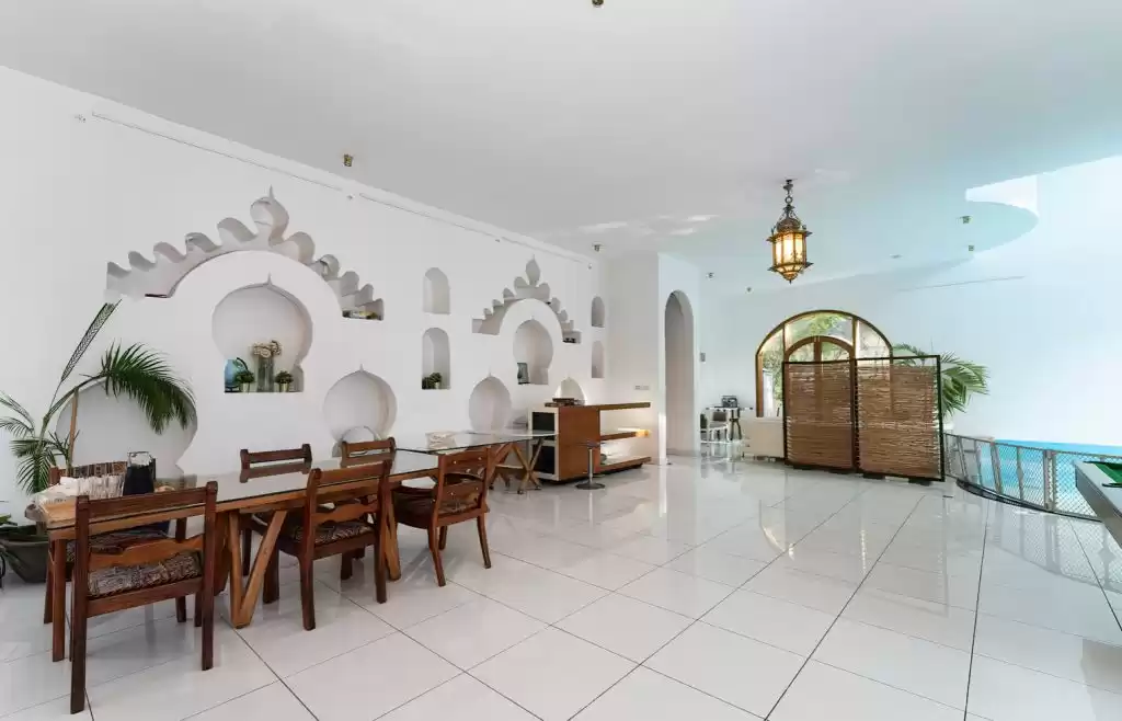 سكني عقار جاهز 3 غرف  مفروش فيلا  للإيجار في الكويت #23775 - 1  صورة 