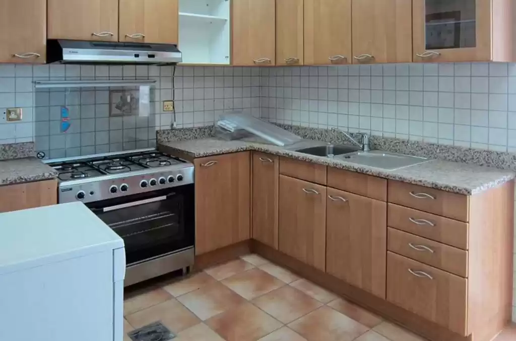 Wohn Klaar eigendom 3 Schlafzimmer U/F Wohnung  zu vermieten in Kuwait #23841 - 1  image 