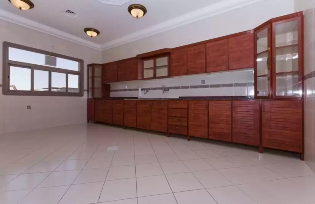 سكني عقار جاهز 3 غرف  غير مفروش شقة  للإيجار في الكويت #23897 - 1  صورة 