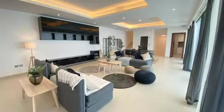 Wohn Klaar eigendom 4 Schlafzimmer F/F Alleinstehende Villa  zu vermieten in Kuwait #23966 - 1  image 