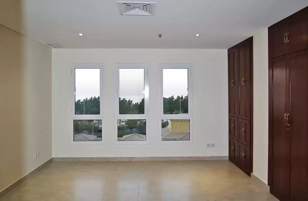 Residential Ready Property 4 Bedrooms U/F Duplex  for rent in Kuwait #24017 - 1  image 