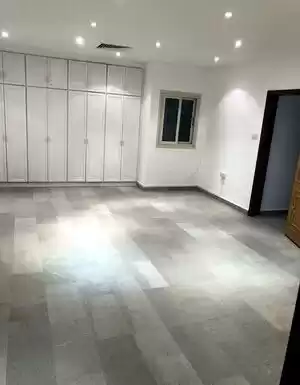 Residential Ready Property 6+maid Bedrooms U/F Standalone Villa  for rent in Kuwait #24047 - 1  image 