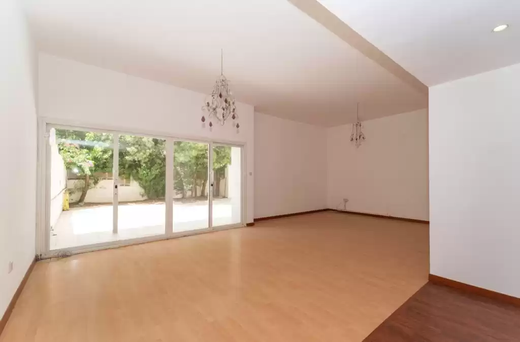 مسکونی املاک آماده 3 خوابه U/F ویلای مستقل  برای اجاره که در کویت #24075 - 1  image 