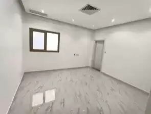 سكني عقار جاهز 4 غرف  غير مفروش فيلا  للإيجار في الكويت #24127 - 1  صورة 