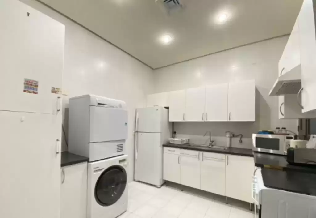 سكني عقار جاهز 3 غرف  مفروش شقة  للإيجار في الكويت #24150 - 1  صورة 