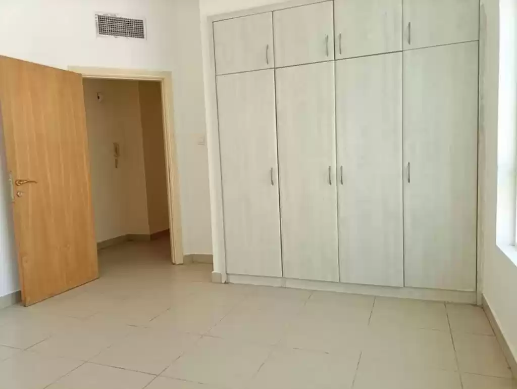 سكني عقار جاهز 2 غرف  غير مفروش شقة  للإيجار في دبي #24203 - 1  صورة 