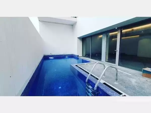 سكني عقار جاهز 4 + غرفة خادمة نصف مفروش فيلا  للإيجار في الكويت #24229 - 1  صورة 