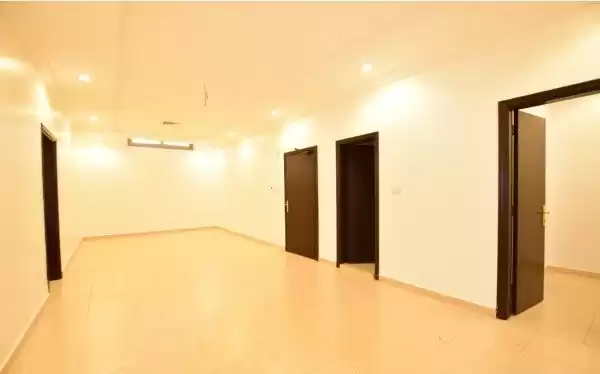 住宅 就绪物业 3+女仆卧室 U/F 公寓  出租 在 科威特 #24236 - 1  image 