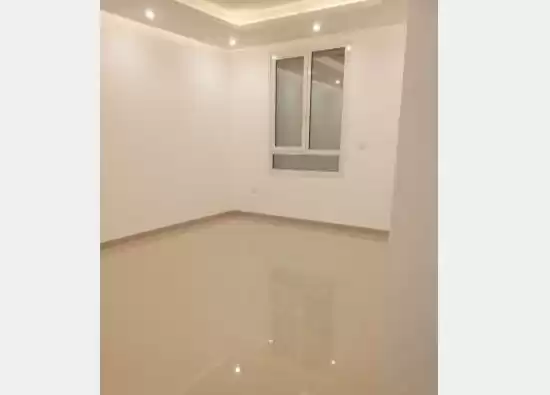yerleşim Hazır Mülk 3+hizmetçi Yatak Odası U/F Apartman  kiralık içinde Kuveyt #24250 - 1  image 