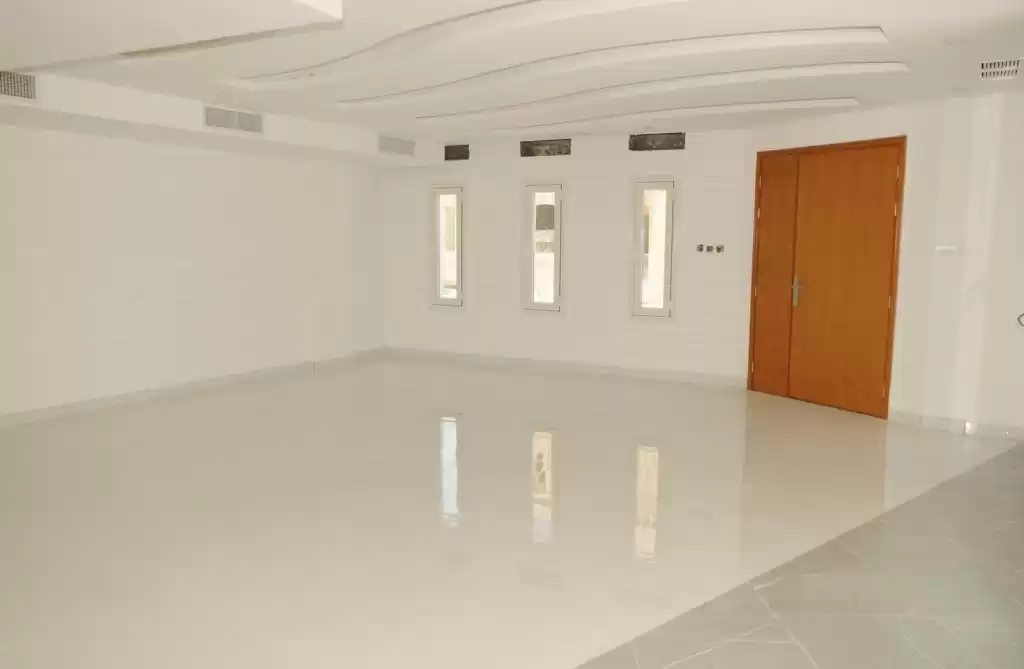 Résidentiel Propriété prête 5 chambres U / f Villa autonome  a louer au Koweit #24259 - 1  image 