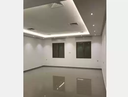 سكني عقار جاهز 4 + غرفة خادمة غير مفروش شقة  للإيجار في الكويت #24263 - 1  صورة 