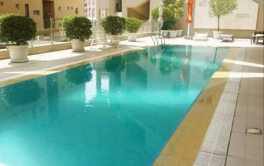 سكني عقار جاهز 3 غرف  غير مفروش شقة  للإيجار في الكويت #24280 - 1  صورة 