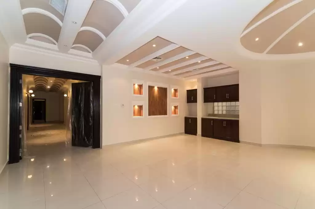 سكني عقار جاهز 4 غرف  غير مفروش شقة  للإيجار في الكويت #24321 - 1  صورة 