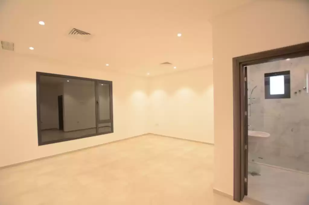 住宅 就绪物业 3 间卧室 U/F 公寓  出租 在 科威特 #24428 - 1  image 