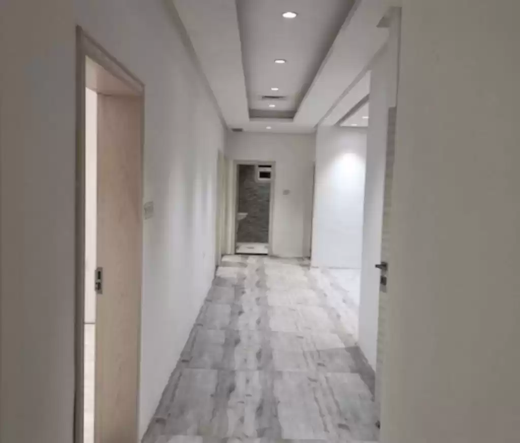 住宅 就绪物业 4 间卧室 U/F 公寓  出租 在 科威特 #24438 - 1  image 