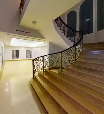yerleşim Hazır Mülk 5+hizmetçi Yatak Odası U/F Müstakil Villa  satılık içinde Riyad #24552 - 1  image 