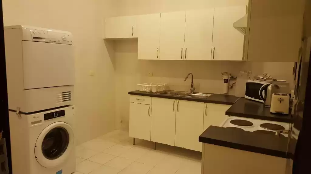 سكني عقار جاهز 3 غرف  مفروش شقة  للإيجار في الكويت #24557 - 1  صورة 