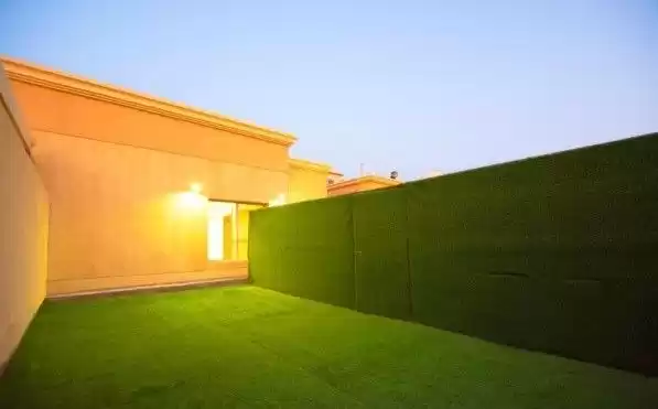 سكني عقار جاهز 3 غرف  غير مفروش فيلا  للإيجار في الكويت #24720 - 1  صورة 