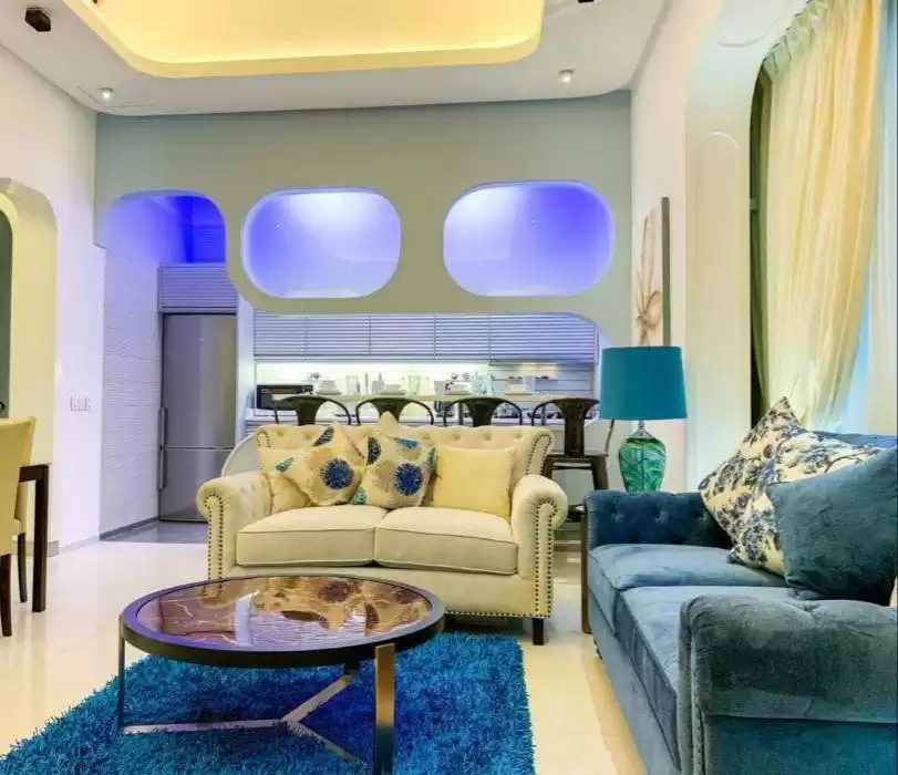 سكني عقار جاهز 3 غرف  مفروش شقة  للإيجار في الكويت #24766 - 1  صورة 