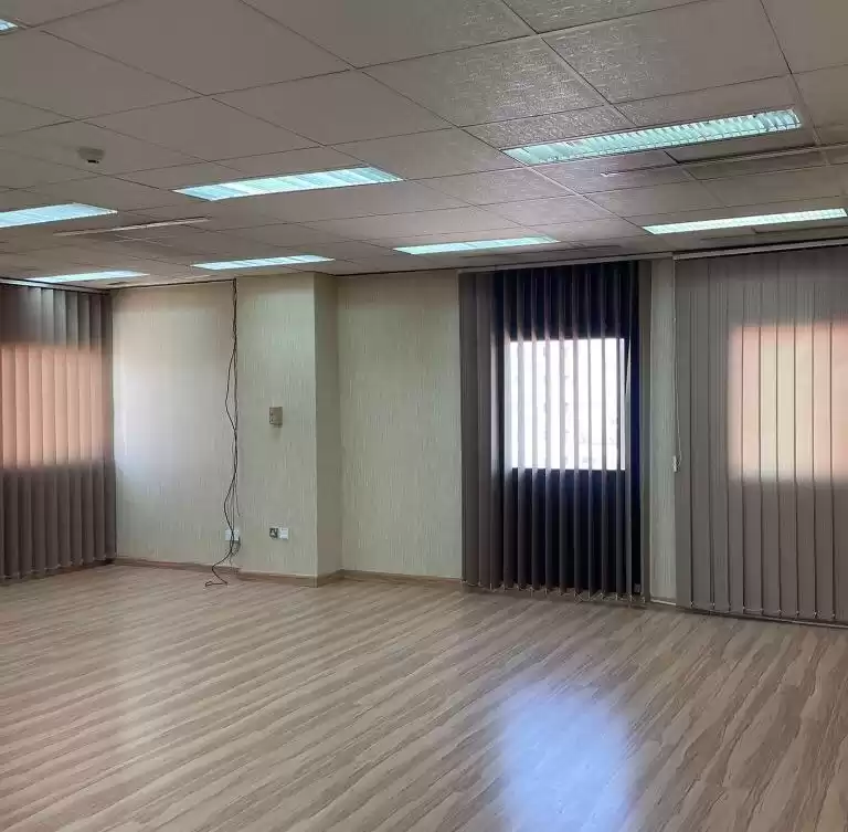 商业的 就绪物业 U/F 办公室  出租 在 科威特 #24824 - 1  image 