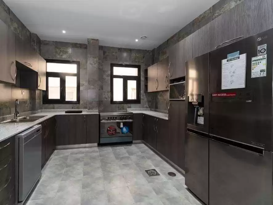 住宅 就绪物业 4 间卧室 U/F 公寓  出租 在 科威特 #24870 - 1  image 
