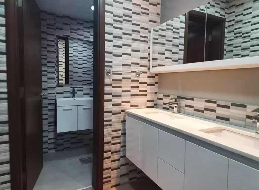 سكني عقار جاهز 4 غرف  غير مفروش فيلا  للإيجار في الكويت #25093 - 1  صورة 