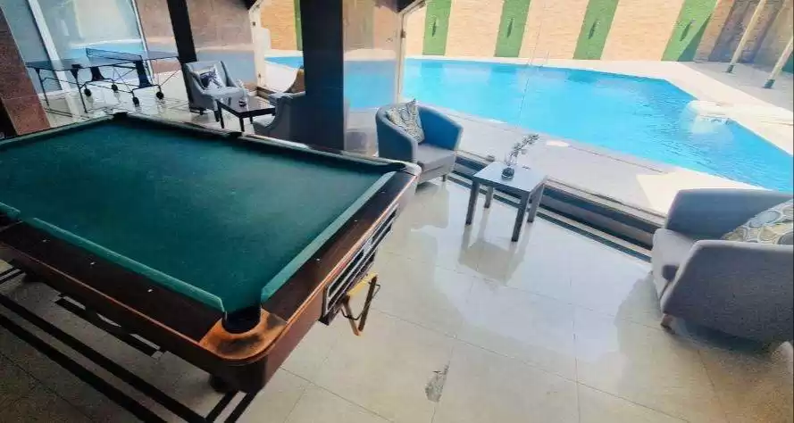 Wohn Klaar eigendom 2 + Magd Schlafzimmer F/F Wohnung  zu vermieten in Kuwait #25100 - 1  image 