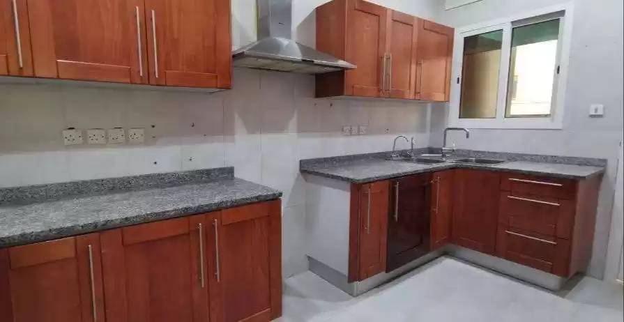 住宅 就绪物业 3 间卧室 U/F 公寓  出租 在 科威特 #25170 - 1  image 