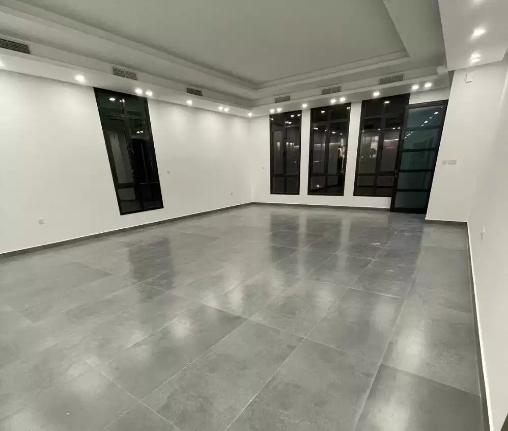 Residencial Listo Propiedad 4 habitaciones U / F Apartamento  alquiler en Kuwait #25258 - 1  image 