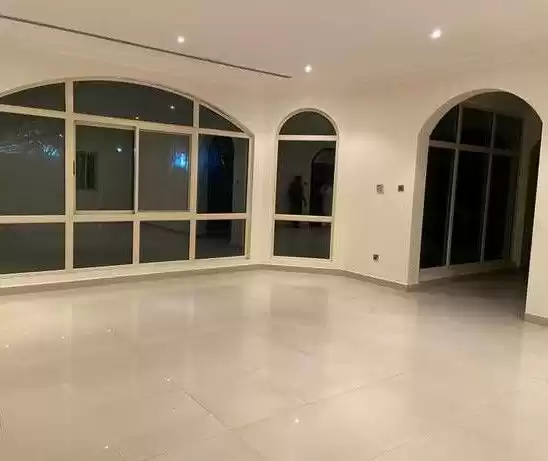 Mixed Use Ready Property 4+maid Bedrooms S/F Standalone Villa  for rent in Al-Manamah #25402 - 1  image 