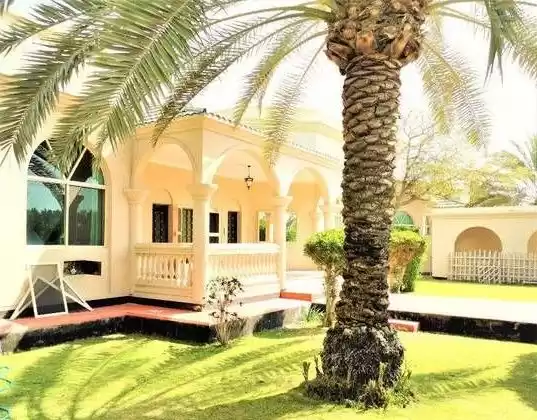 Residencial Listo Propiedad 4 + habitaciones de servicio S / F Villa en Compound  alquiler en Al Manamah #25433 - 1  image 