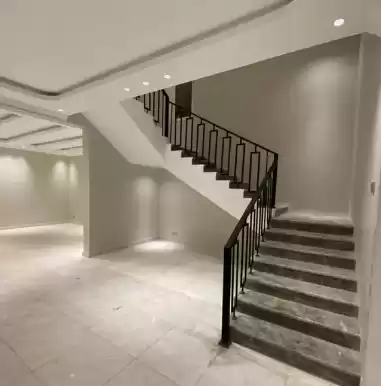 yerleşim Hazır Mülk 7+ Yatak Odası U/F Müstakil Villa  satılık içinde Riyad #25538 - 1  image 