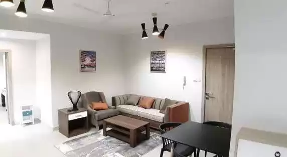 住宅 就绪物业 2 间卧室 楼/楼 公寓  出租 在 麦纳麦 #25571 - 1  image 