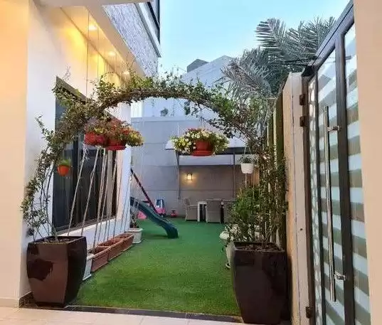 سكني عقار جاهز 4 غرف  غير مفروش فيلا  للبيع في المنامة #25610 - 1  صورة 