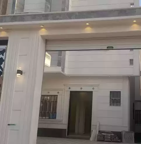 yerleşim Hazır Mülk 5 Yatak Odası U/F Müstakil Villa  satılık içinde Riyad #25642 - 1  image 