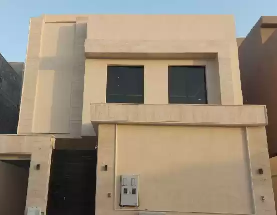 yerleşim Hazır Mülk 5+hizmetçi Yatak Odası U/F Müstakil Villa  satılık içinde Riyad #25683 - 1  image 