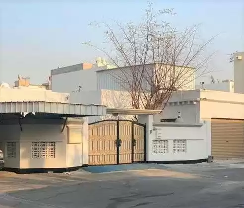 Residential Ready Property 3 Bedrooms U/F Standalone Villa  for sale in Al-Manamah #25766 - 1  image 
