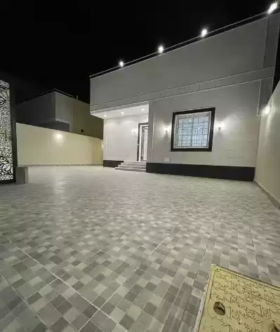 مسکونی املاک آماده 4+ اتاق خواب خدمتکار U/F ویلای مستقل  برای فروش که در ریاض #25841 - 1  image 