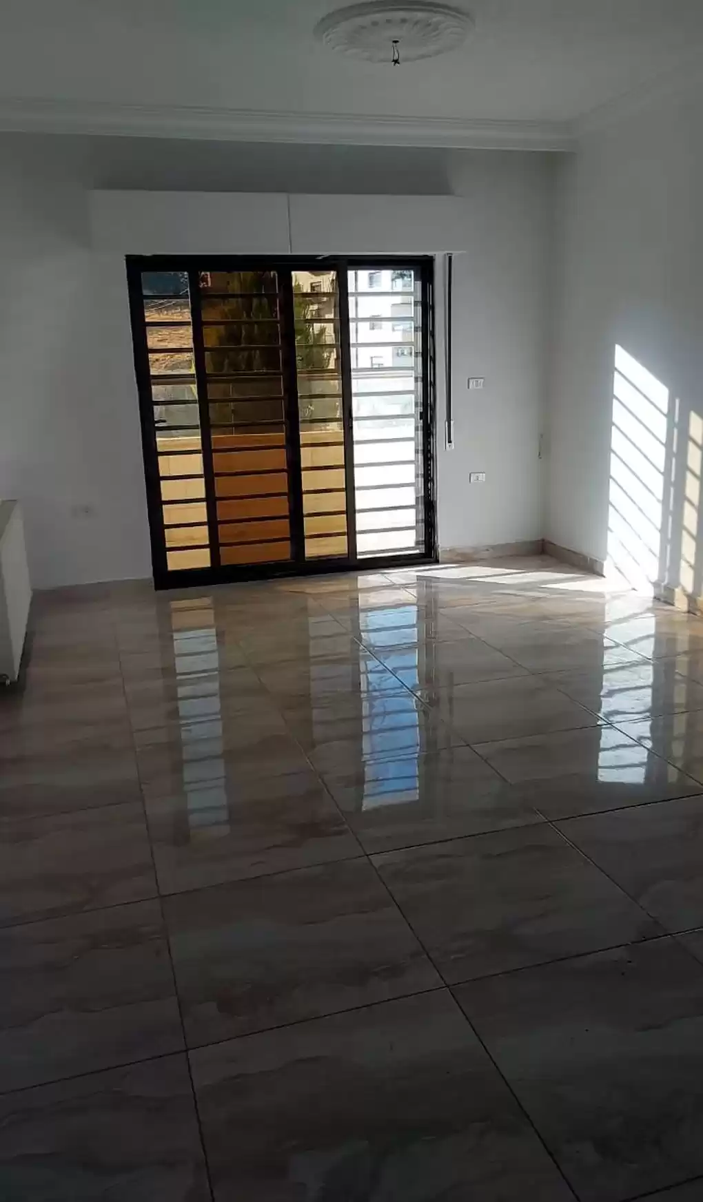 سكني عقار جاهز 3 غرف  غير مفروش شقة  للبيع في عمان #25858 - 1  صورة 