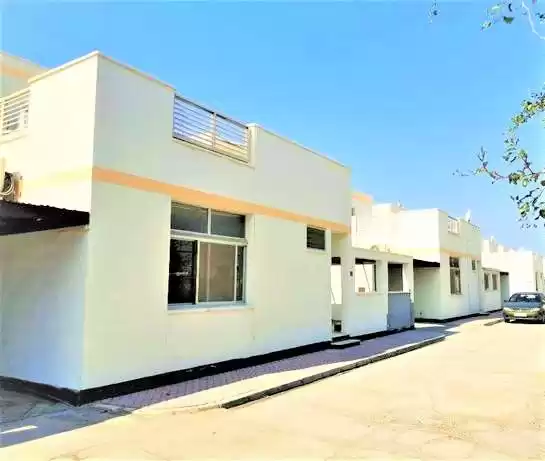 Residential Ready Property 4+maid Bedrooms U/F Villa in Compound  for rent in Al-Manamah #25904 - 1  image 