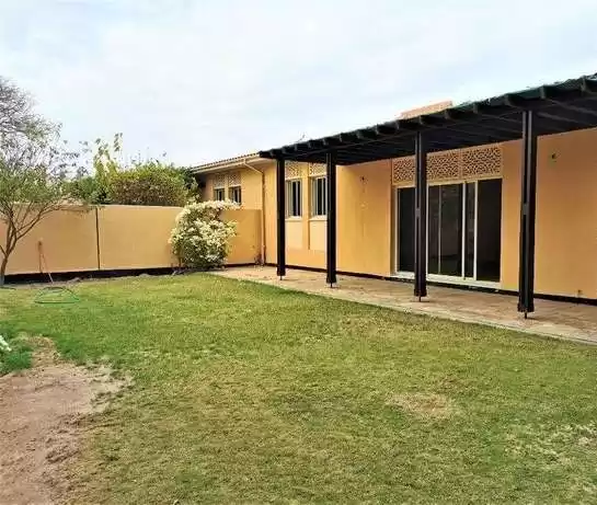 Résidentiel Propriété prête 3 + femme de chambre U / f Villa à Compound  a louer au Al-Manamah #25927 - 1  image 