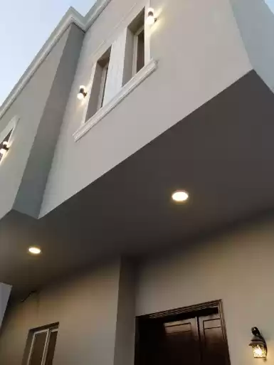 سكني عقار جاهز 5 غرف  غير مفروش فيلا  للبيع في الرياض #25975 - 1  صورة 